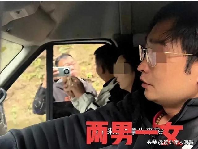 两男一女开救护车旅游续：身份曝光，女乘客
穿戴
短裙，卫健委回应