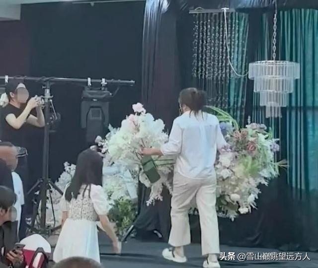 婚礼前10分钟婚庆公司撤场后续！负责人晒谈天记录，伴娘隔空反怼