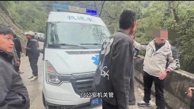 开救护车游墨脱后续：通报被罚拆警笛，外子
身份被扒，央视跟进