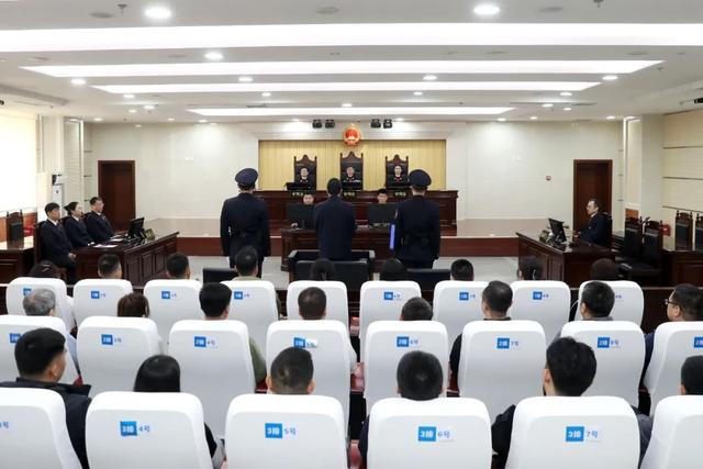 紫光团体原董事长赵伟国贪污、为亲友非法
牟利、背约
侵害上市公司利益案一审宣判