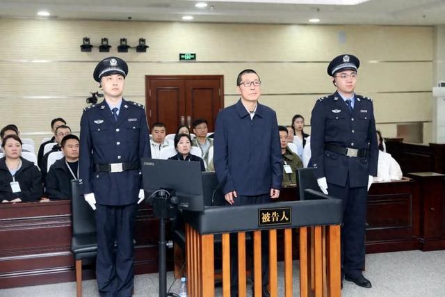 紫光团体原董事长赵伟国贪污、为亲友非法
牟利、背约
侵害上市公司利益案一审宣判