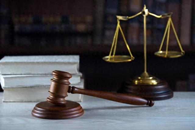 丈夫婚内出轨向小17岁情人转账162万元，老婆告状女方还钱 一审判
决：全部

返还