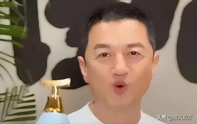 李亚鹏惨出新高度！一家人从大年夜

平层搬到水泥房，3岁女儿嚎啕大年夜

哭