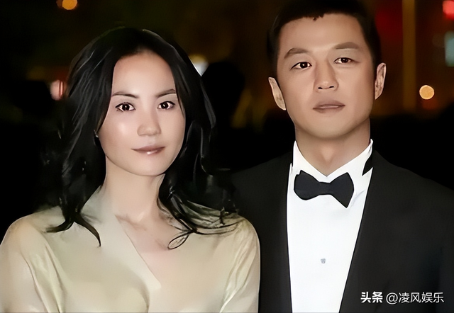 李亚鹏惨出新高度！一家人从大年夜

平层搬到水泥房，3岁女儿嚎啕大年夜

哭