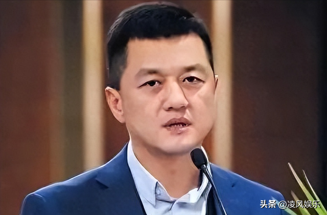 李亚鹏惨出新高度！一家人从大年夜

平层搬到水泥房，3岁女儿嚎啕大年夜

哭