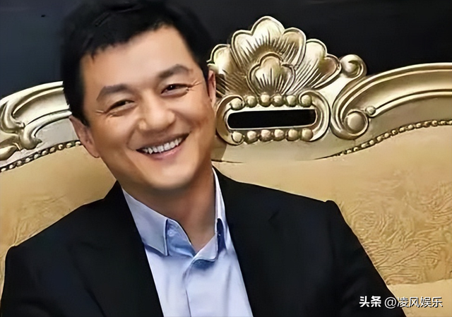 李亚鹏惨出新高度！一家人从大年夜

平层搬到水泥房，3岁女儿嚎啕大年夜

哭
