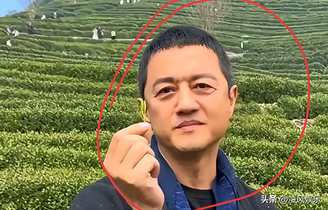 李亚鹏惨出新高度！一家人从大年夜

平层搬到水泥房，3岁女儿嚎啕大年夜

哭