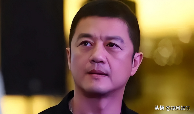 李亚鹏惨出新高度！一家人从大年夜

平层搬到水泥房，3岁女儿嚎啕大年夜

哭