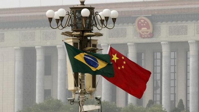 终于谈妥，卢拉离开北京，登机前巴方送出13个字，乌克兰已作选择