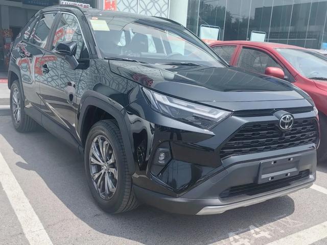 开了500公里RAV4荣放，才清楚16.38万究竟值不值！被骂我也要说！