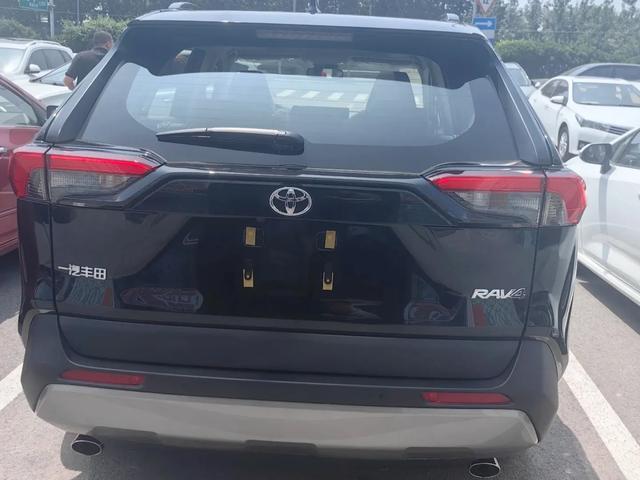 开了500公里RAV4荣放，才清楚16.38万究竟值不值！被骂我也要说！
