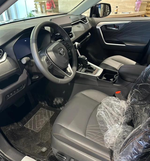 开了500公里RAV4荣放，才清楚16.38万究竟值不值！被骂我也要说！