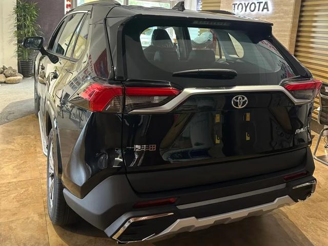 开了500公里RAV4荣放，才清楚16.38万究竟值不值！被骂我也要说！