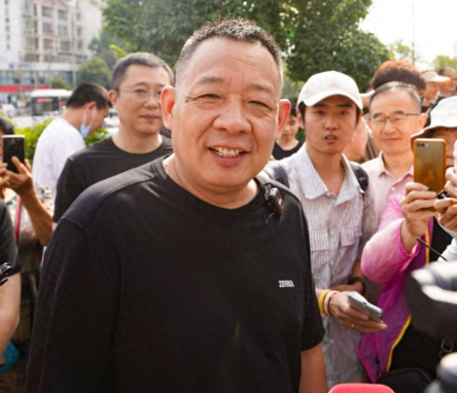 远离“造神”陷阱！国夷易近

日报的点名，揭开了胖东来的“真实近况”