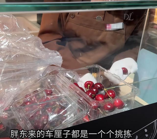 远离“造神”陷阱！国夷易近

日报的点名，揭开了胖东来的“真实近况”