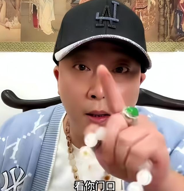 远离“造神”陷阱！国夷易近

日报的点名，揭开了胖东来的“真实近况”