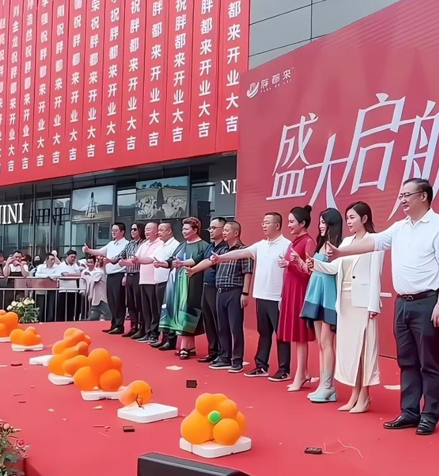远离“造神”陷阱！国夷易近

日报的点名，揭开了胖东来的“真实近况”