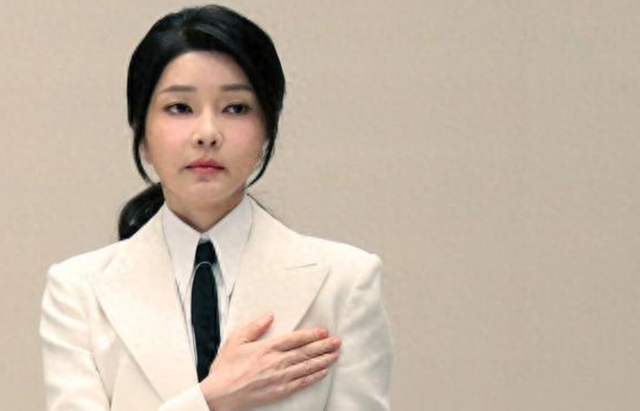 韩国选举变天，党内狸猫换太子，尹锡悦将面对逝世
罪，老婆抗捕
回击
