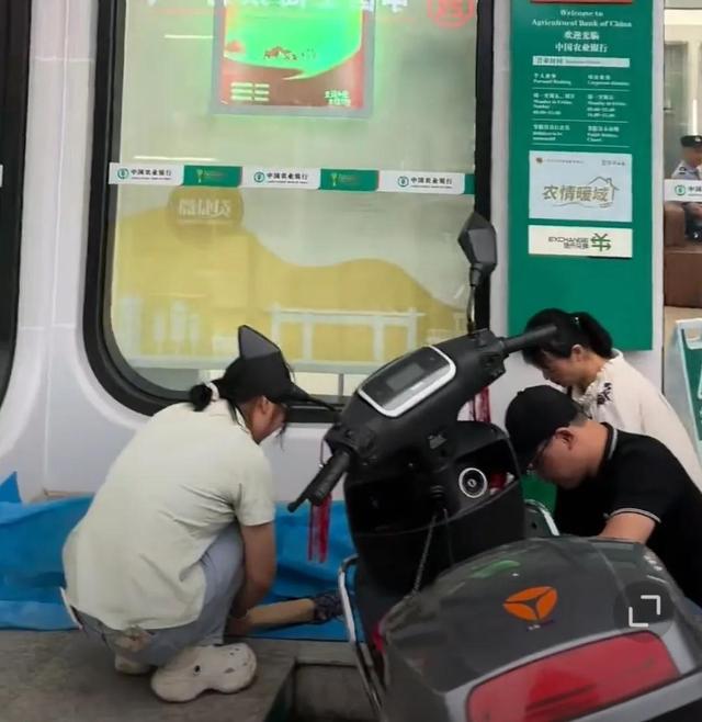 反转？株洲涉事银行：眷属没提老人病情，多次劝回休息，眷属谢绝
