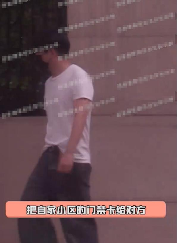 直到赵丽颖被曝“门卡恋”，我才终于明确，冯绍峰那番话的含金量