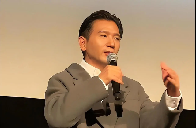 直到赵丽颖被曝“门卡恋”，我才终于明确，冯绍峰那番话的含金量
