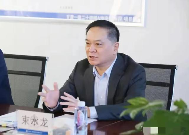 巡视组入驻！甘肃“巨腐”束水龙落马：耳宽脸肥 油光满面 严惩不贷