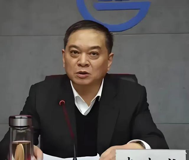 巡视组入驻！甘肃“巨腐”束水龙落马：耳宽脸肥 油光满面 严惩不贷
