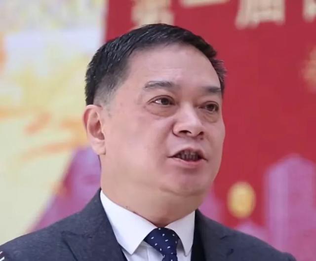 巡视组入驻！甘肃“巨腐”束水龙落马：耳宽脸肥 油光满面 严惩不贷