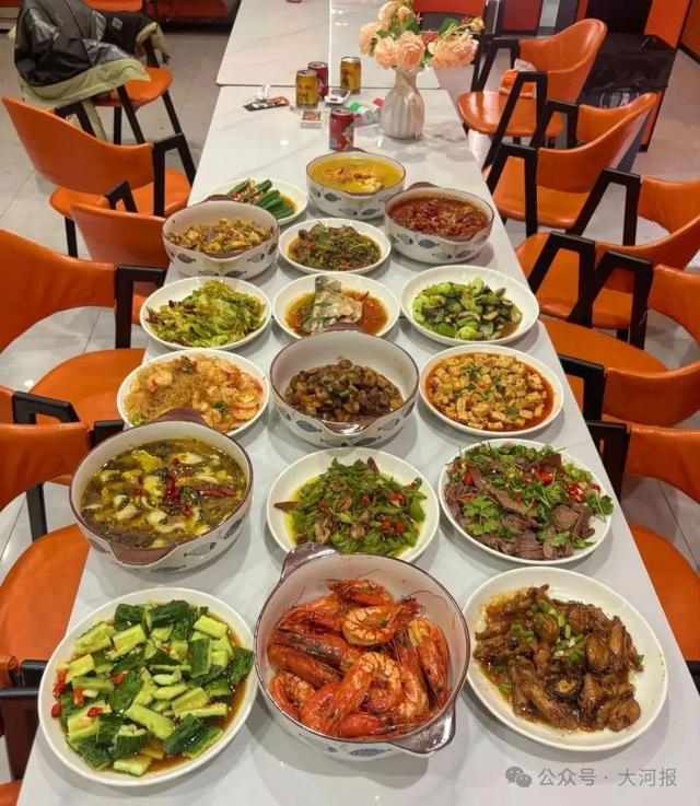 女子穿瑜伽裤上门做饭月入2万元，称：不是为流量，健身服是一样平常穿搭