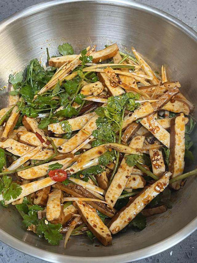 夏天
必弗成
少的五道凉拌菜！