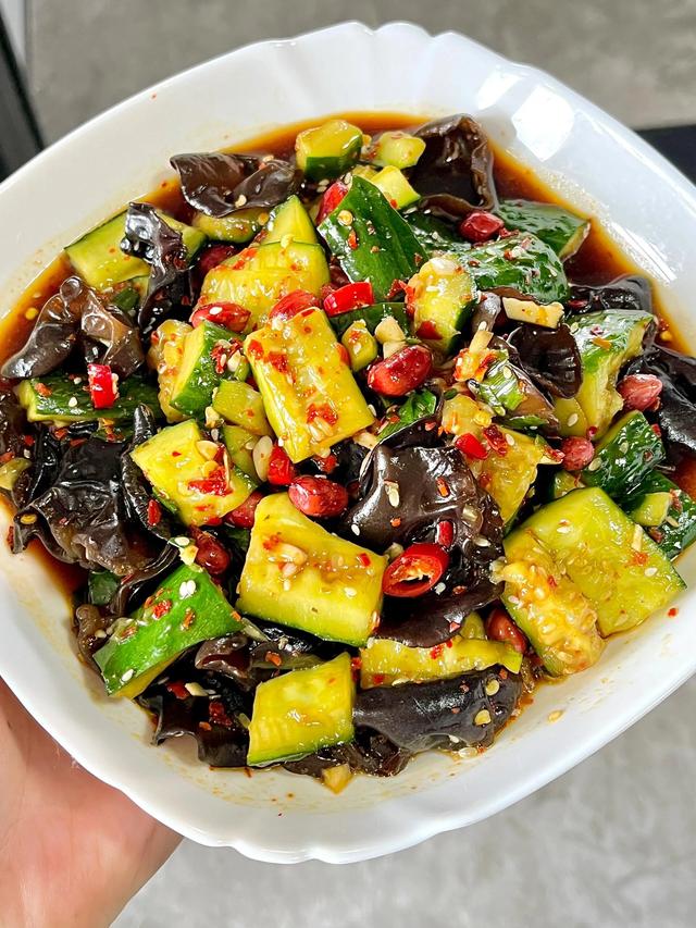 夏天
必弗成
少的五道凉拌菜！
