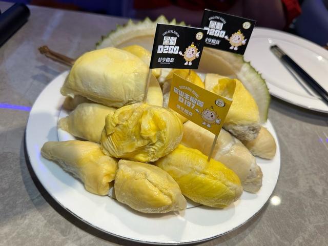 10万亩国产榴莲熟了，代价
腰斩跌破10元/斤！外媒：粉碎市场