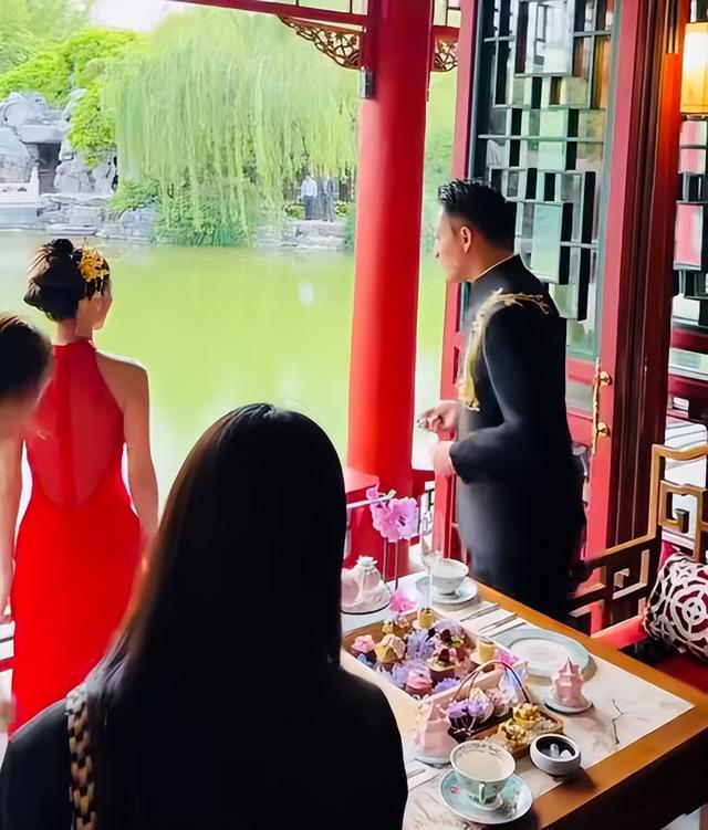 汪小菲马筱梅年夜
婚现场曝光，马筱梅发脾气，张兰爱笑，朱时茂现身
