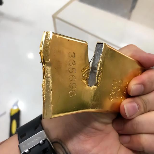 黄金圈套
曝光！“周年夜
福”“老凤祥”被造假，成本仅需几十元？