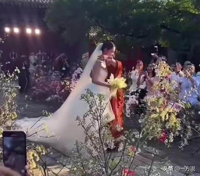 汪小菲婚礼美满
结束，岳父陪嫁两房和豪车，张兰大手笔，S家缄默沉静
