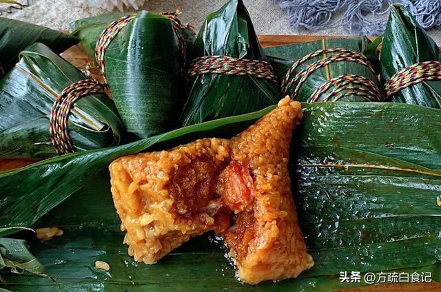 端午节必囤，秘制咸蛋黄肉粽！软糯咸喷鼻
，一口爆汁，这配方绝了！