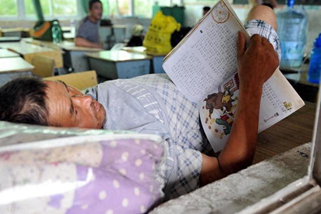 “八小时睡觉论”错了？医生发起：过了65岁，睡觉只管做到这几点