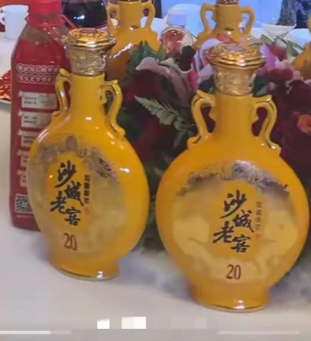 杨议硬气了 宴请吃席不收礼 喝500块沙城老窖 要冲破相声圈师徒规矩