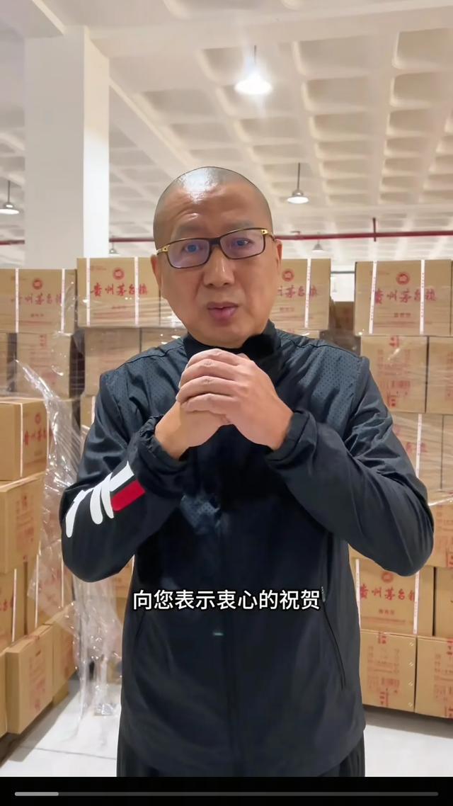 杨议硬气了 宴请吃席不收礼 喝500块沙城老窖 要冲破相声圈师徒规矩
