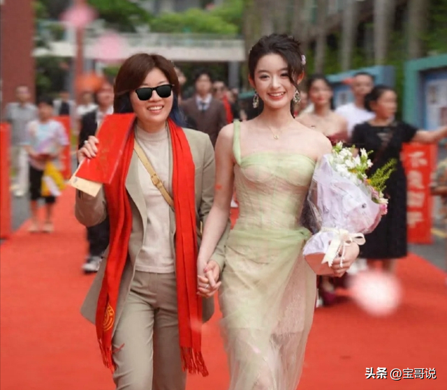 越扒越深！黄杨钿甜坑爹坑出新高度，这一次，网友爱像歪打正着了