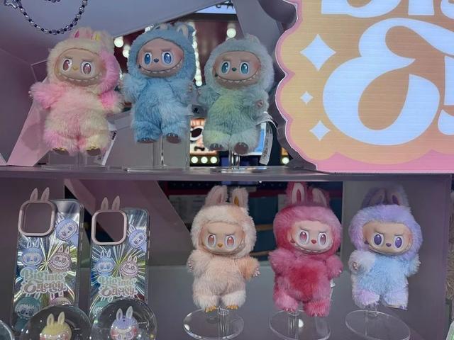 四个河南男子，如何
靠三家消耗
巨头，掏空全球中产钱包？