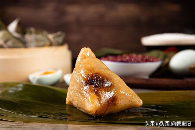煮粽子，只放水欠好吃还容易漏米，牢记
“1放2秘诀”，香浓又软糯