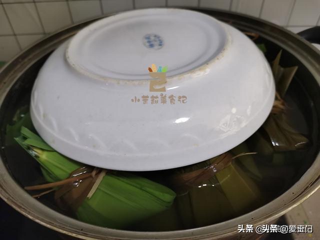 煮粽子，只放水欠好吃还容易漏米，牢记
“1放2秘诀”，香浓又软糯