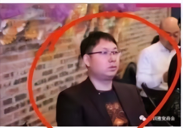 局势进级
！官媒问责黄爸原单位调查太纰漏
，网友曝黄妈或才是年夜
佬