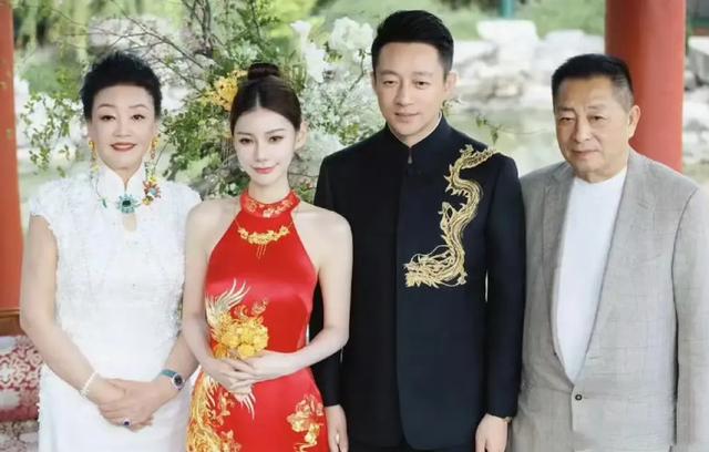 岳家百万陪嫁太豪横？难怪汪小菲婚礼大出血，张兰笑麻、S妈破防