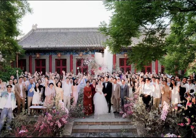 岳家百万陪嫁太豪横？难怪汪小菲婚礼大出血，张兰笑麻、S妈破防