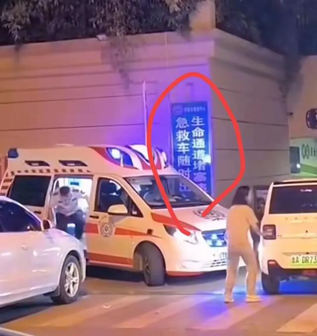 女司机堵死救护车拒让后续：车牌遭全网曝光！济南交警：必需
重办