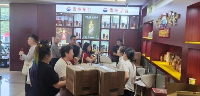 财经不雅
察｜茅台股东大会撤酒换果汁！董事长张德芹：发自心田赞成公务

接待不供酒新规