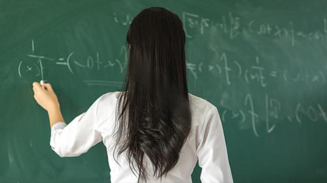 谁举报的？佛山一女西席被举报婚内出轨多人，大尺度谈天记录曝光
