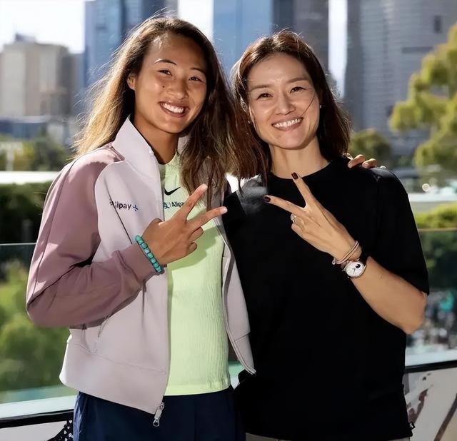 这一次被央妈点名的郑钦文，袒露真实处境，李娜几年前的话说对了